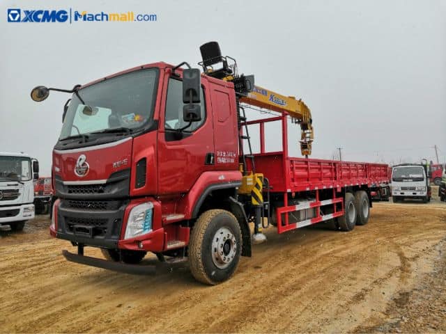 XCMG 8 tons 6 wheels dump truck with crane for sale